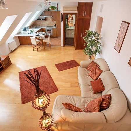 Beautiful Apartment With Ac Boedapest Buitenkant foto