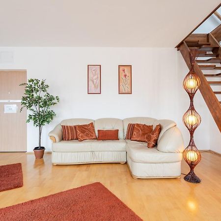 Beautiful Apartment With Ac Boedapest Buitenkant foto