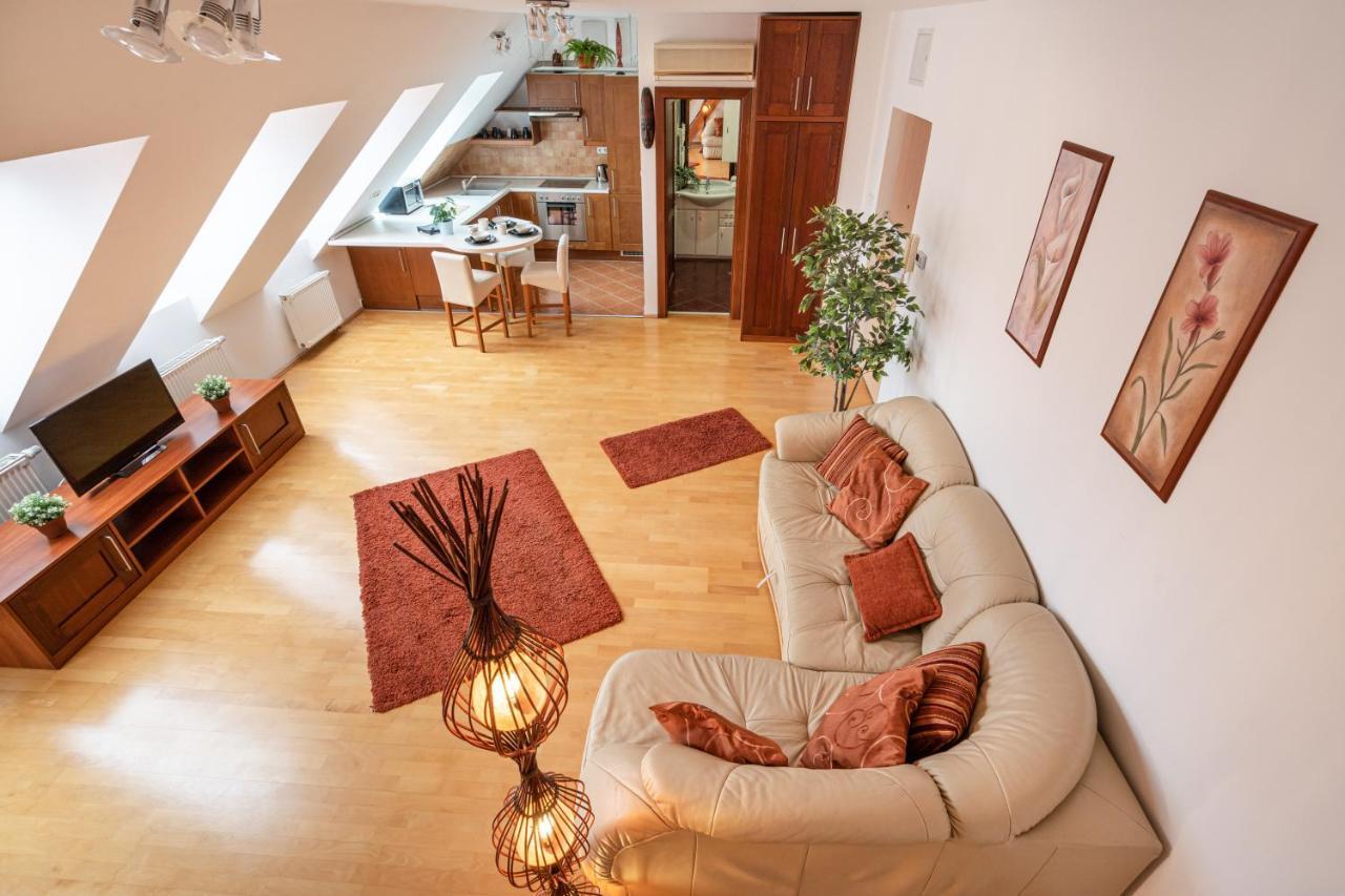 Beautiful Apartment With Ac Boedapest Buitenkant foto