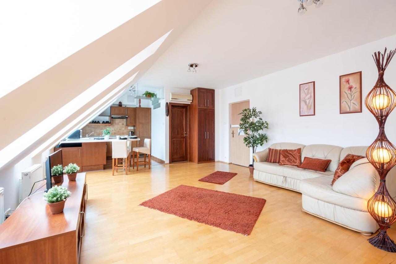 Beautiful Apartment With Ac Boedapest Buitenkant foto